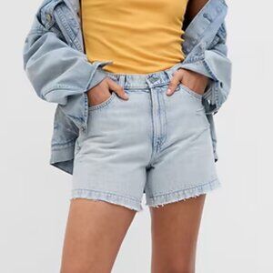 GAP HIGH RISE LIGHT-WASH DENIM STRIDE SHORTS - SIZE 12